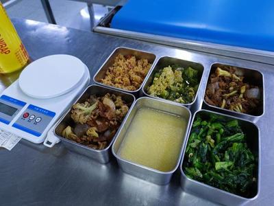 硬核配餐 一小時(shí)下線兩千斤米飯，鄭州企業(yè)以“媽媽的味道”打造餐飲管理新標(biāo)桿